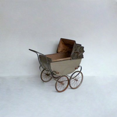 Carro bebé antiguo - El almacén de atrezzo